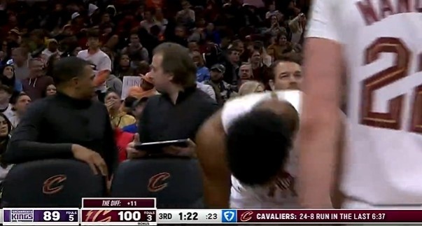 开云-乘胜追击！亨特三分命中 骑士6分钟打出24-8高潮再获两位数优势