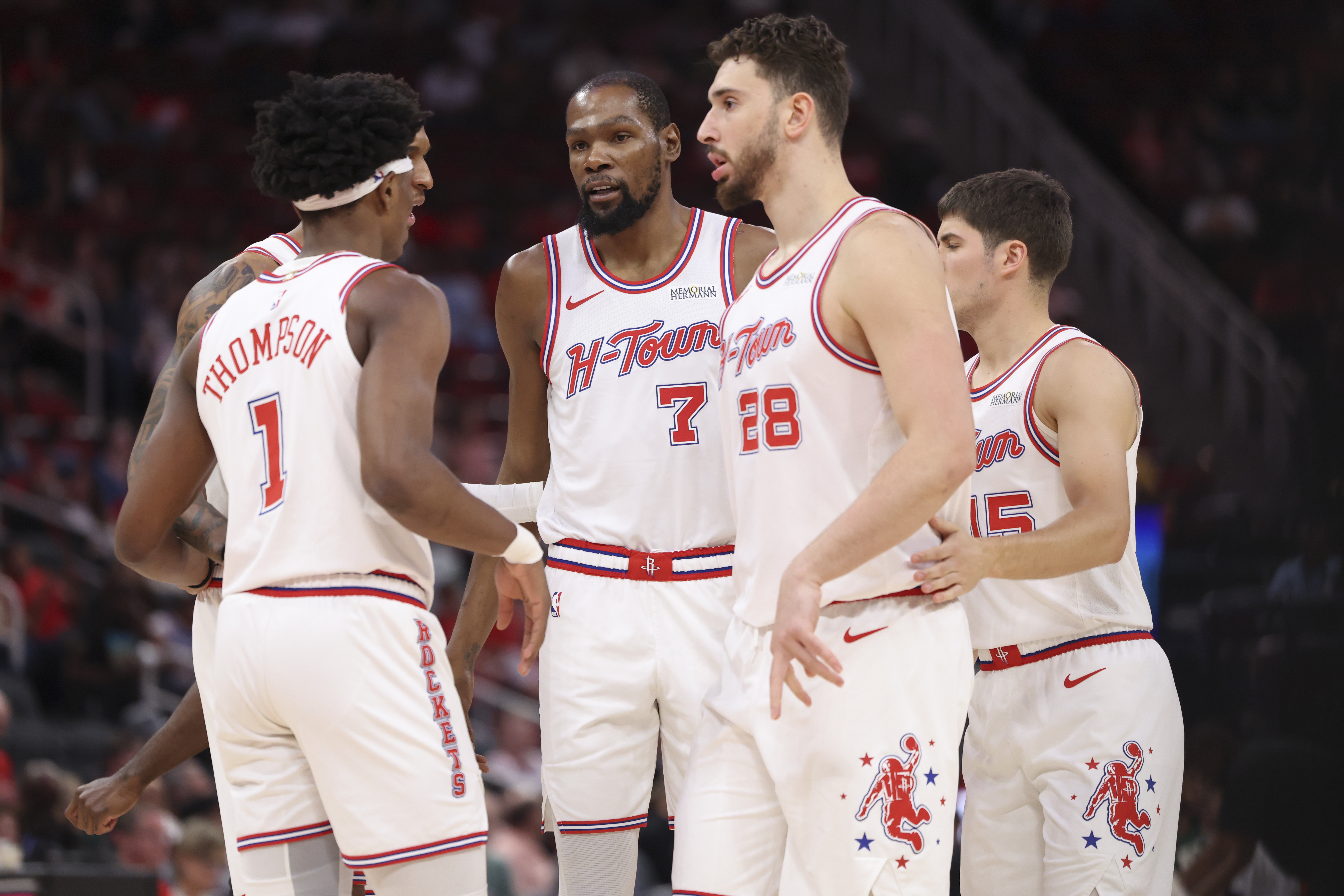 开云体育官网-杜兰特：喜欢球队挨打后马上回击的特质 我们赢得了彼此的信任